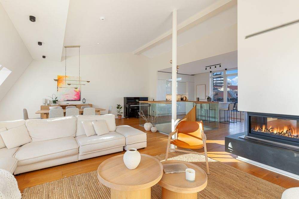 Loftartige 4-Zimmer-Dachgeschoss-Maisonette nahe dem Soho House mit Blick auf den Fernsehturm!, 10119 Berlin (Mitte Prenzlauer Berg)