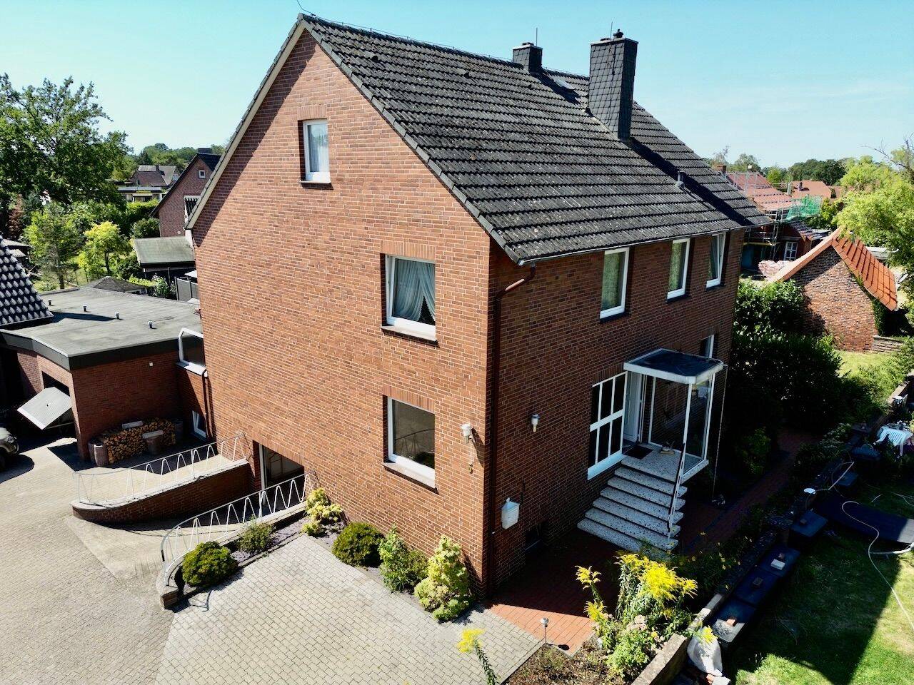 Großzügiges Einfamilienhaus mit vielfältigen Nutzungsmöglichkeiten in Helstorf, 31535 Neustadt am Rübenberge