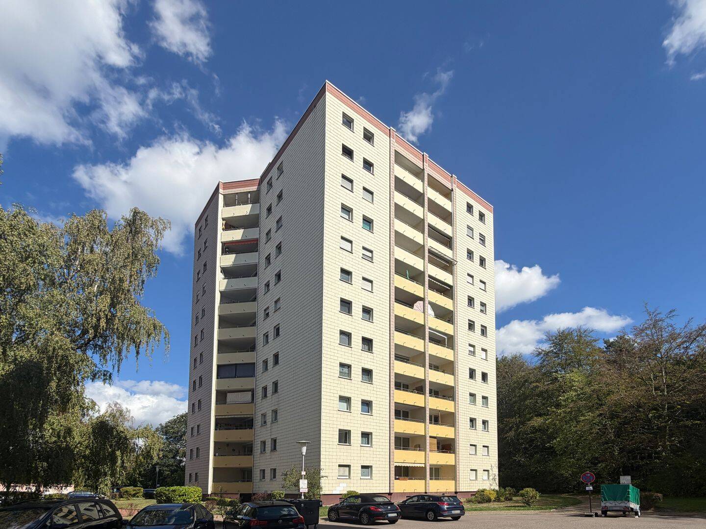 Renovierte 4-Zimmer-Wohnung mit Balkon, Einbauküche und Weitblick, 66125 Saarbrücken