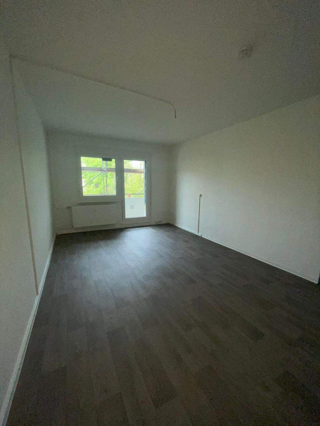 Frische Farbe, frischer Start! – 5-Raum Wohnung für Familien, 39130 Magdeburg (Alt Olvenstedt Großer Silberberg Neu Olvenstedt)