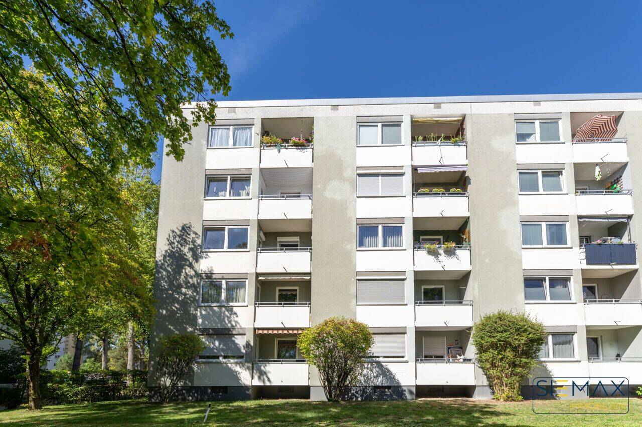* FREI ab: 01.10.2026 * Attraktive 3-Zimmer-Etagenwohnung mit großzügigem Wohnbereich und Loggia, 80995 München (Allach-Untermenzing Feldmoching-Hasenbergl Moosach)
