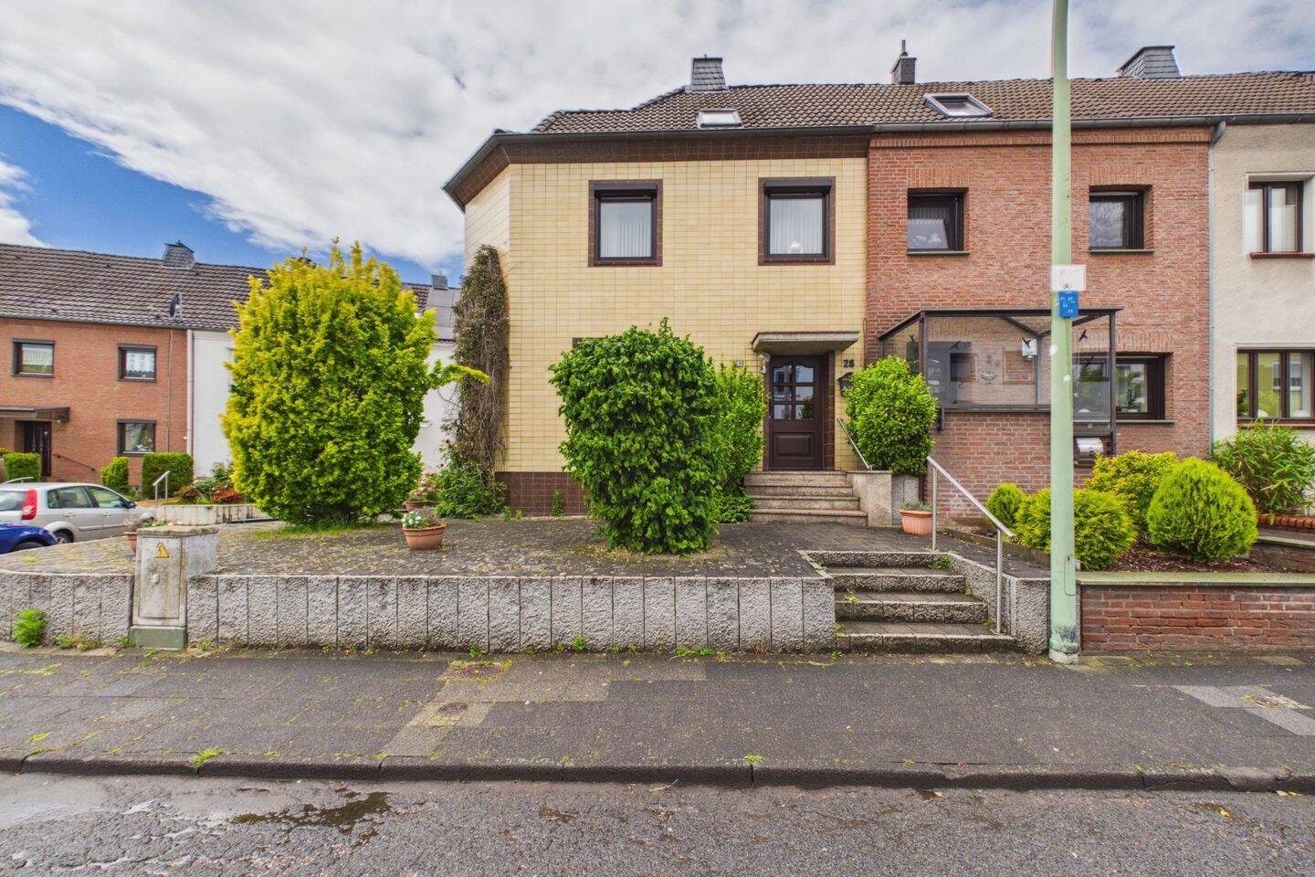 Platzwunder auf 133 m² Wohnfläche: Reihenendhaus mit 7 Zimmern, Wintergarten und Garage, 47475 Kamp-Lintfort