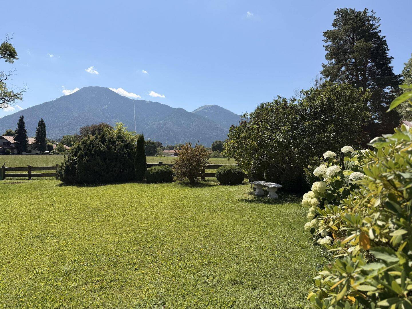 Weitläufig Wohnen mit Reiheneckhaus-Charakter! Panoramablick in der Aribostraße, Rottach-Egern, 83700 Rottach-Egern