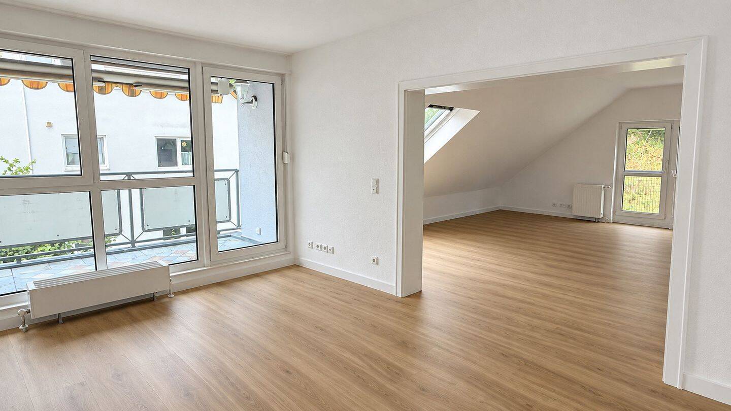 Renovierte DG-Wohnung 3 ZKB mit Balkon, 35041 Marburg