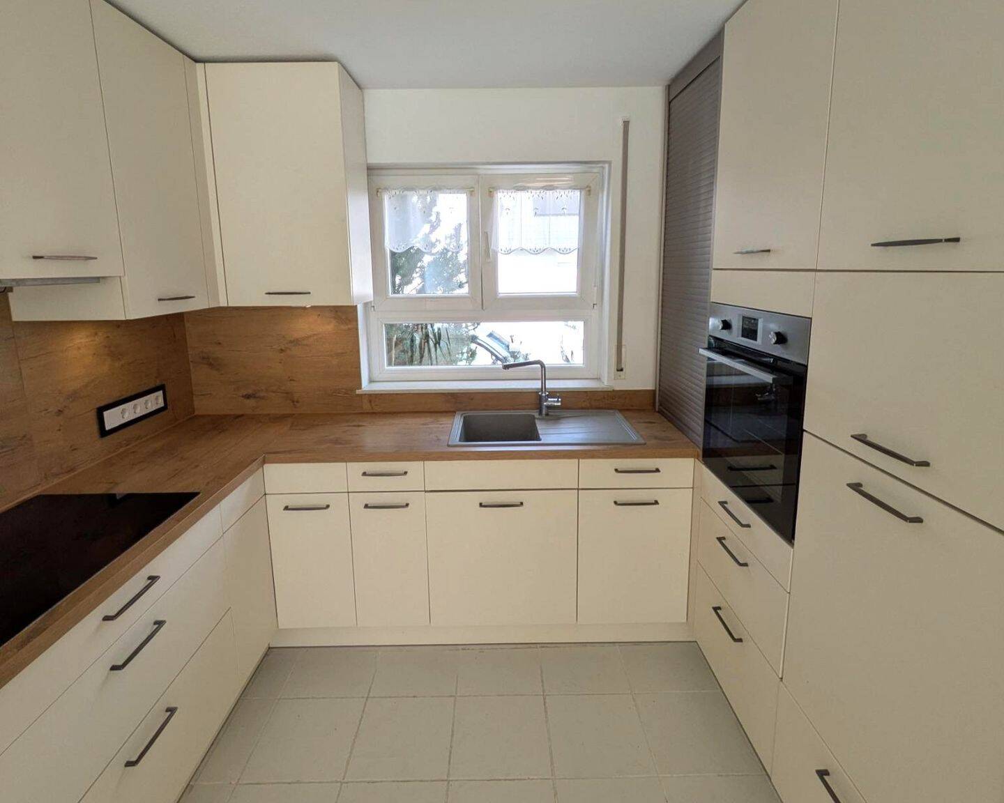 Stilvoll modernisiert: Doppelhaushälfte in Magstadt, 71106 Magstadt