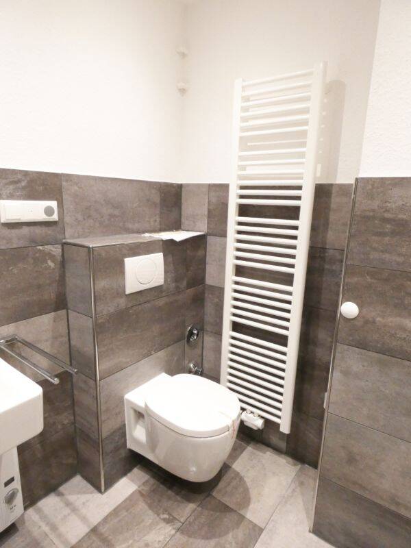 ** Modernisierte 2-Zi-Wohnung mit Loggia in beliebter Lage von Essen-Frohnhausen **, 45144 Essen (Frohnhausen)