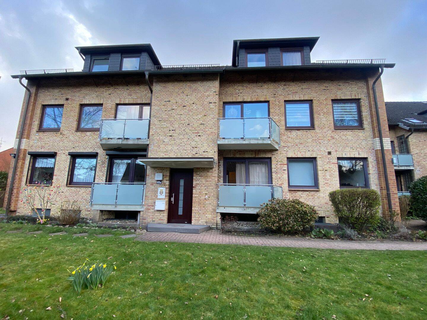 Komplett renovierte 3-Zimmer-Dachgeschoss-Wohnung zu verkaufen, 22393 Hamburg (Wandsbek Bramfeld Poppenbüttel Sasel Wellingsbüttel)
