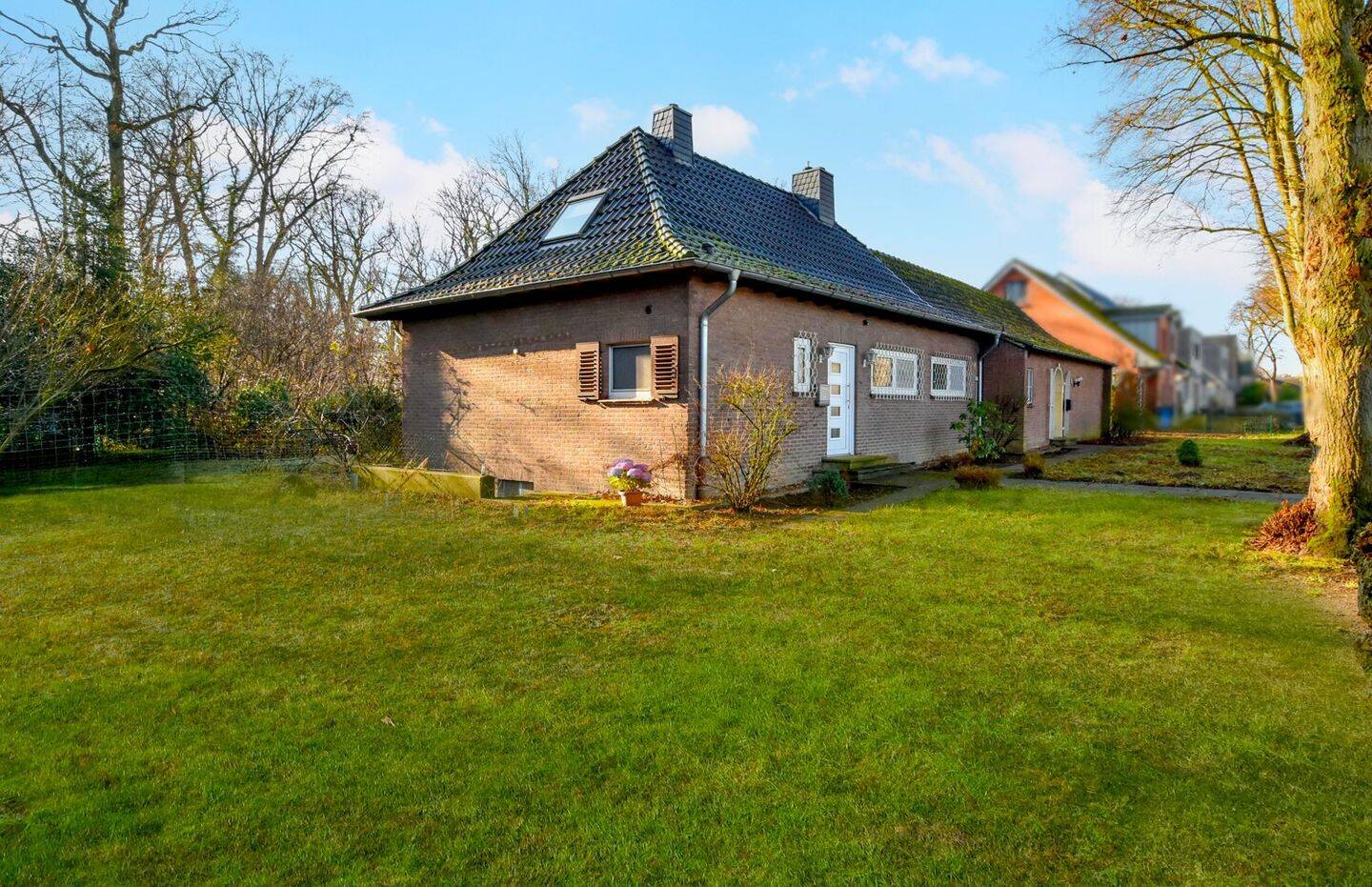 Charmantes freistehendes Einfamilienhaus mit angebauter separater Wohneinheit im Grünen, 46499 Hamminkeln