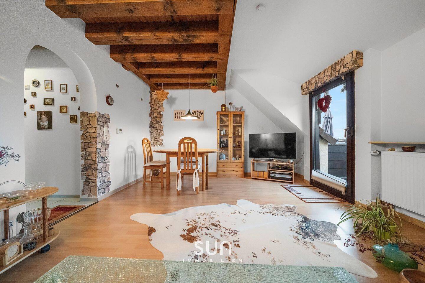 FELDRANDLAGE & WEITBLICK IN EGELSBACH – 2 Etagen, dazu Balkon & eigener Stellplatz, 63329 Egelsbach