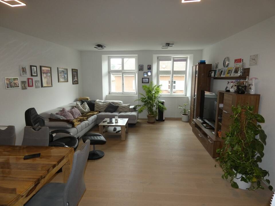 Moderne, großzügige 2,5-Zimmer-Wohnung mit EBK in kernsaniertem Altbau, 91550 Dinkelsbühl