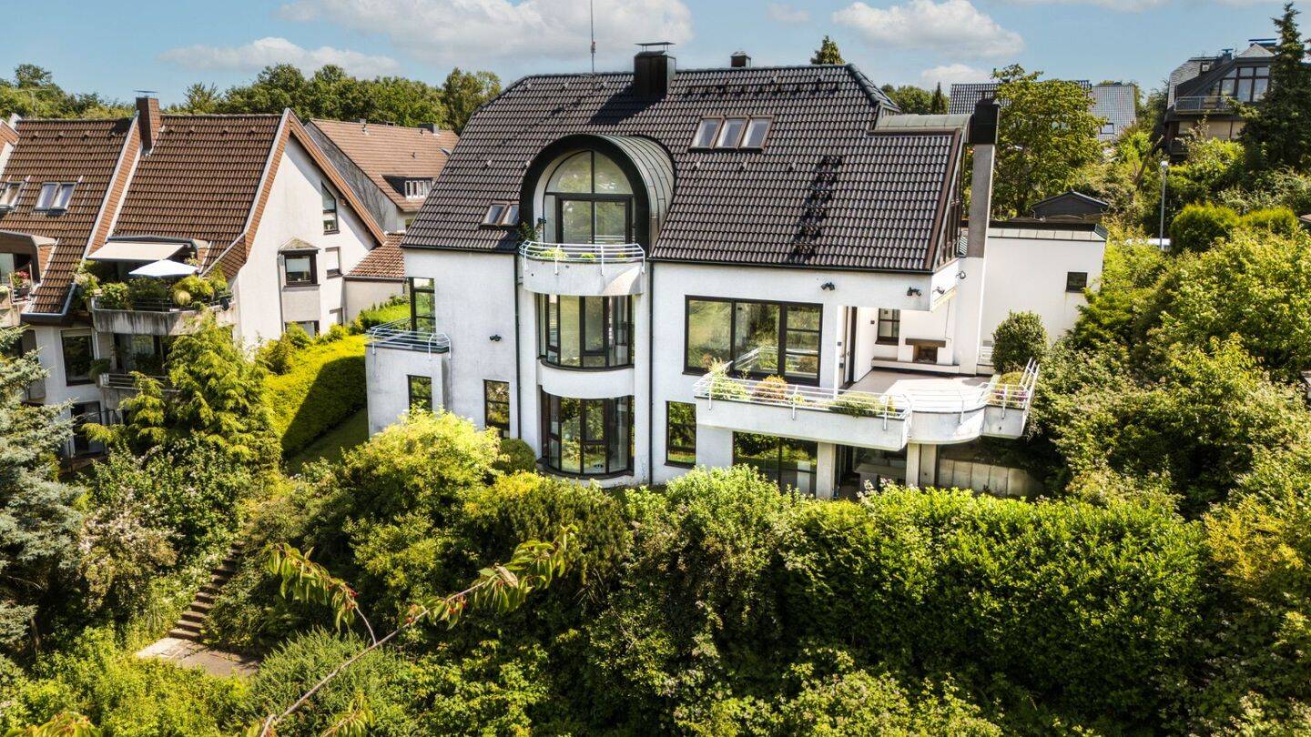 Wohnen wie im eigenen Haus: 4-Zimmer-Oase mit Kamin, Terrasse & Garage, 45239 Essen (Bredeney Fischlaken Heidhausen Schuir Werden)