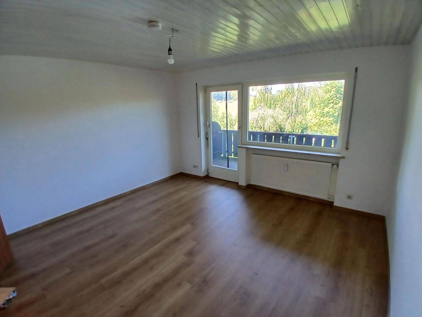 1-Zi-Wohnung mit großem Balkon in Vachendorf bei Traunstein, 83377 Vachendorf