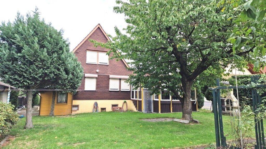 In schöner Siedlungslage in Delitzsch: Wohnhaus mit Wintergarten, 4509 Delitzsch