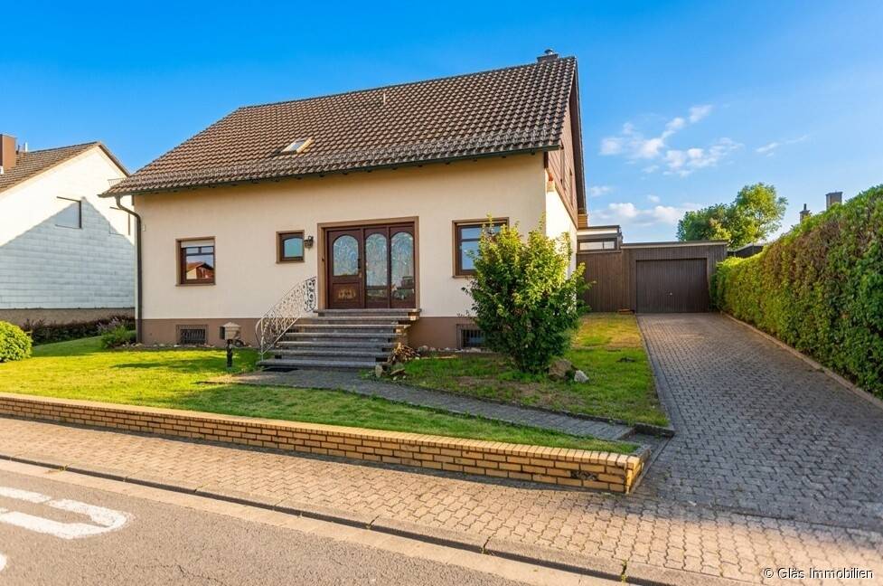 Nähe Saarlouis – Charmantes Einfamilienhaus mit Garage in idyllischer Sonnenlage, 66802 Überherrn