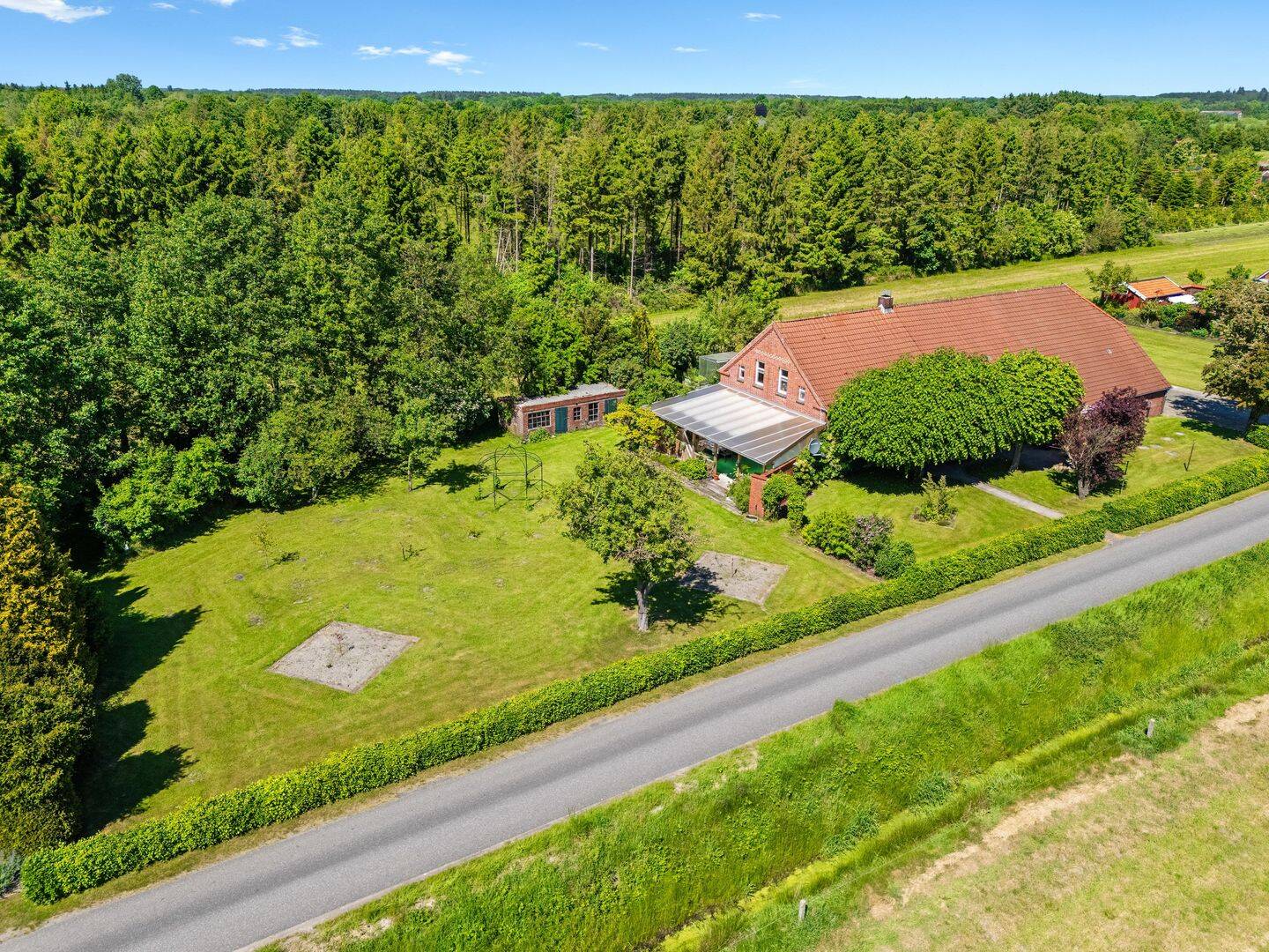 Landidylle pur: Charmanter Resthof mit Scheune auf 15.112 m² Eigentumsgrundstück, 26529 Leezdorf