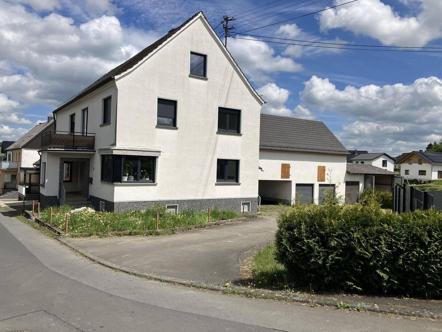 Großzügige Immobilie für Gewerbe und Wohnen in traumhafter Natur in 57614 Borod mit ca. 35.000 qm Grünland, 57614 Borod