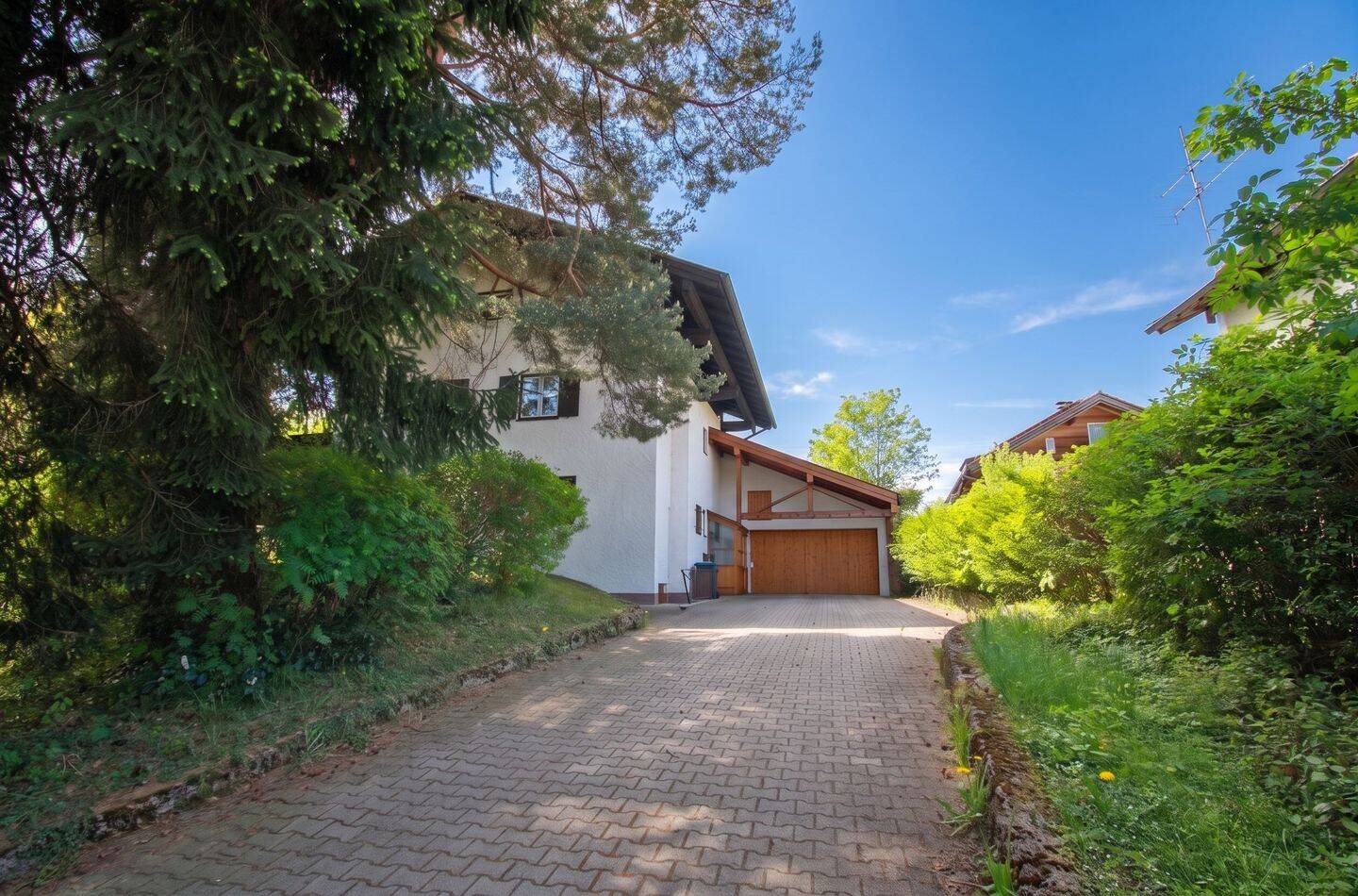 Altbestand mit Entwicklungspotential in attraktiver Lage von Bernau, 83233 Bernau a. Chiemsee (Bernau)
