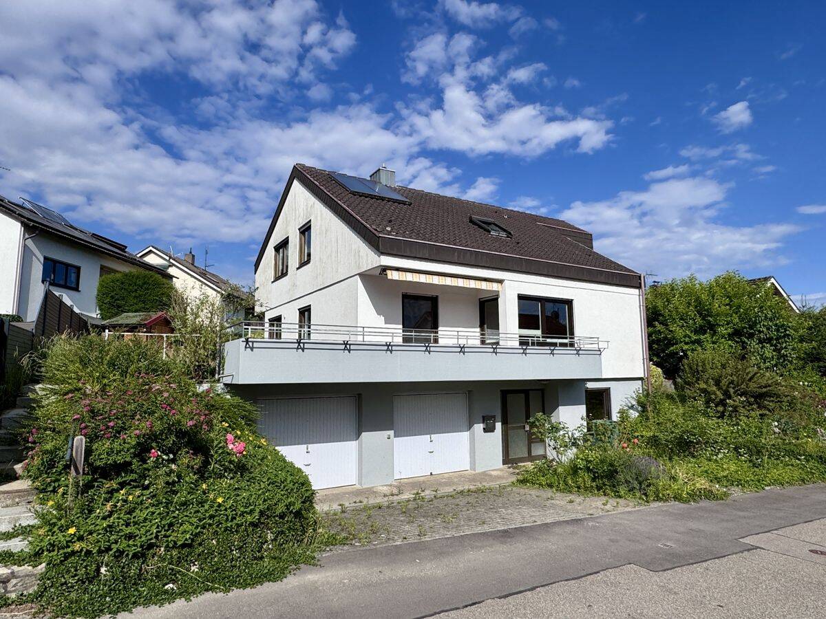 Großzügiges, freistehendes 1-Familien-Haus mit ELW und zwei Garagen, 88697 Bermatingen