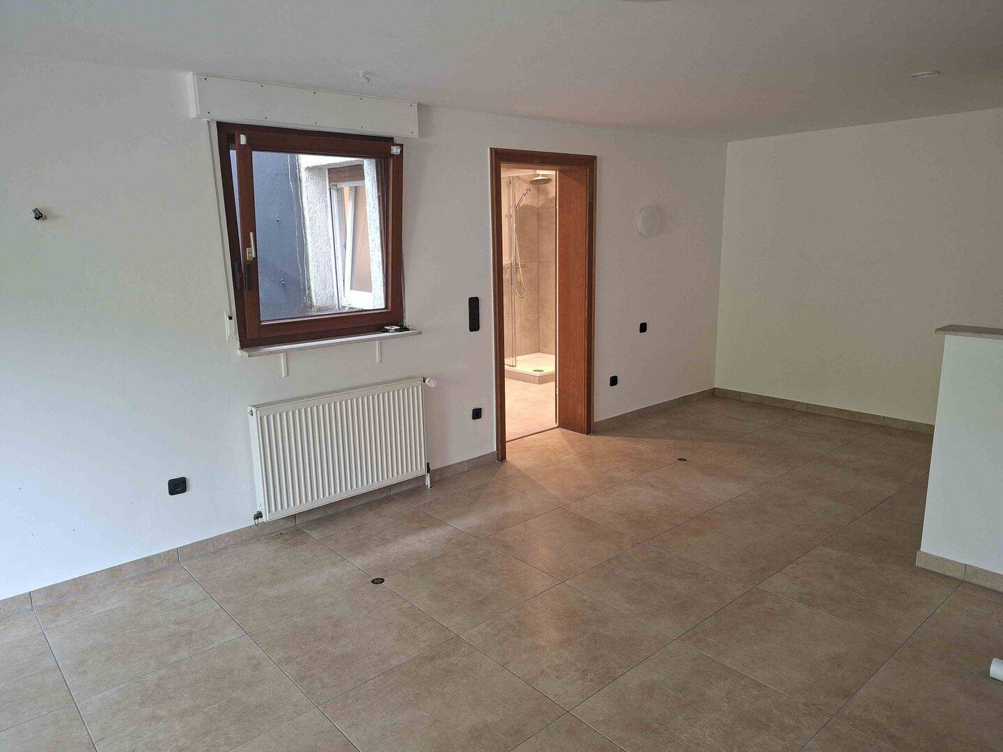 Ruhiges 1-Raumappartement. Frisch saniert mit neuem Fliesenboden, Kochnische & Duschbad, 45527 Hattingen