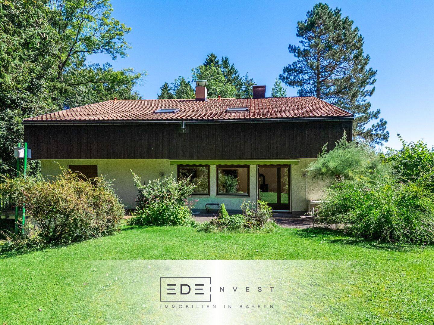 Rarität in Miesbach: Architektenhaus mit Waldfläche & viel Privatsphäre, 83714 Miesbach
