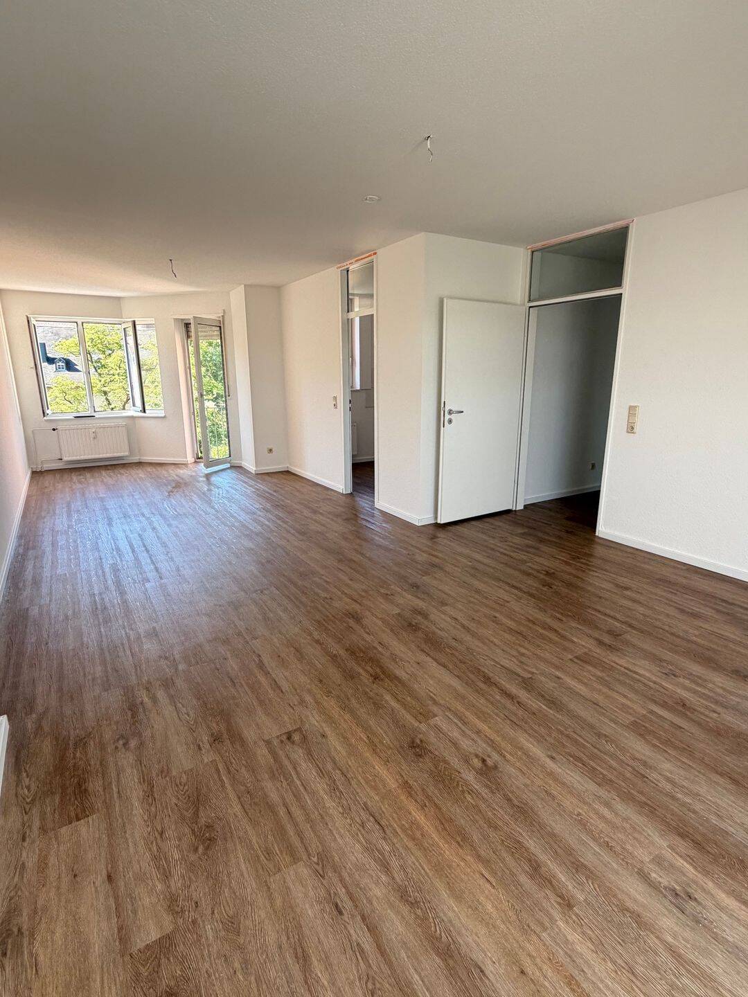 Helle Dachgeschosswohnung mit Balkon und schöner Aussicht, 66117 Saarbrücken