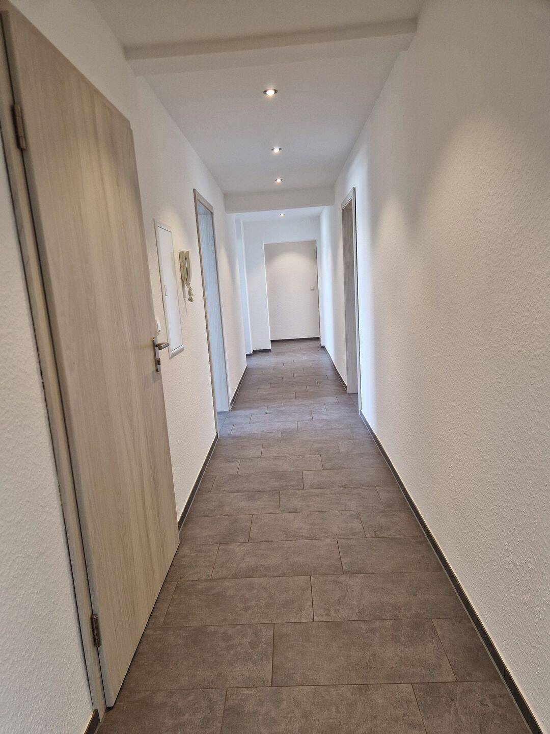 Wohnen und Arbeiten in geräumiger Dachgeschosswohnung mit Blick über die Dächer, 77836 Rheinmünster