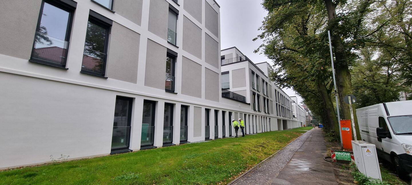 Lichtdurchfluteter Neubau: Ruhige Hoflage, Einbauküche, Terrasse & Top-Anbindung, 12249 Berlin (Steglitz-Zehlendorf Lankwitz Marienfelde)