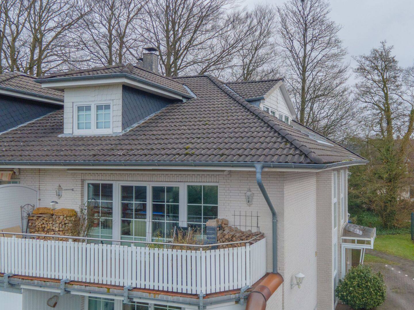 Hochwertige 4-Zimmer-Wohnung mit eigenem Eingang, zwei Balkonen und Kamin am Friedenshügel, 24941 Flensburg (Friesischer Berg Sandberg Südstadt Weiche Westliche Höhe)
