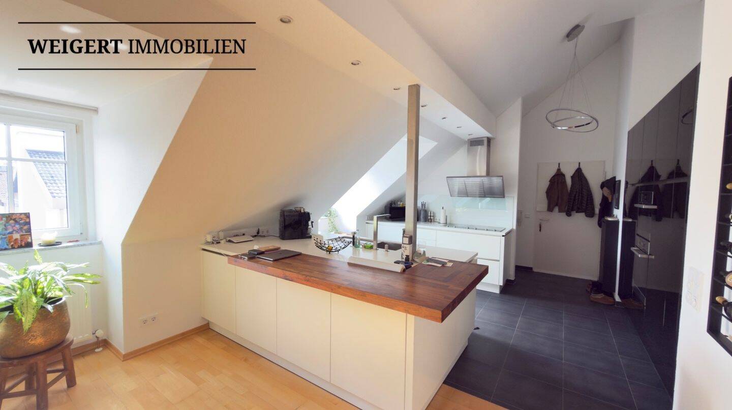 WEIGERT: Exklusive 3-Zimmer-Dachgeschosswohnung mit hochwertigen Einbauten & TG in Gilching, 82205 Gilching