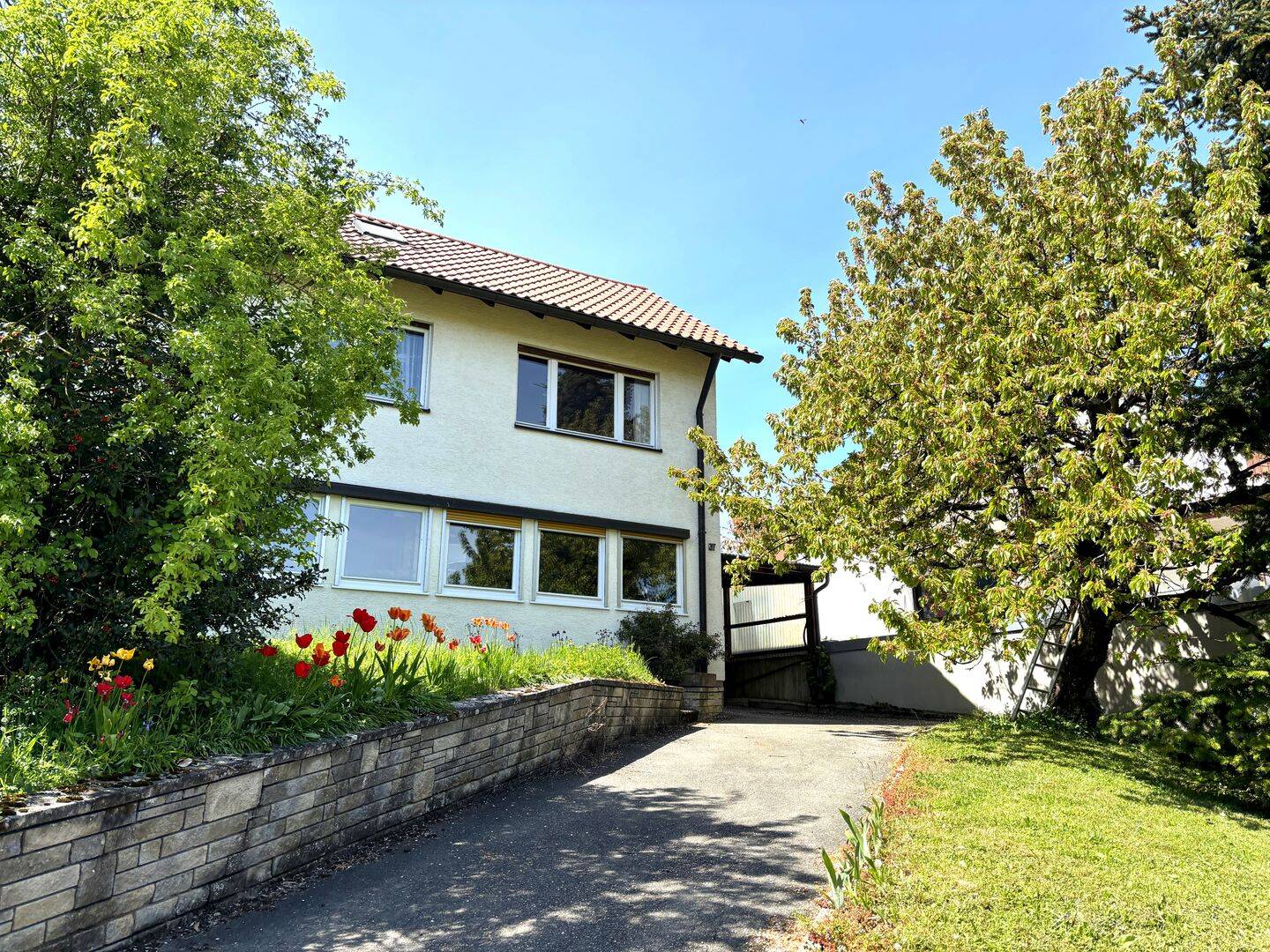 Einfamilienhaus mit zwei Flurstücken, 72639 Neuffen