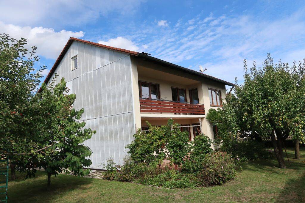 Zweifamilienhaus mit Obstgarten, zum Herrichten, Gerzen, 84175 Gerzen