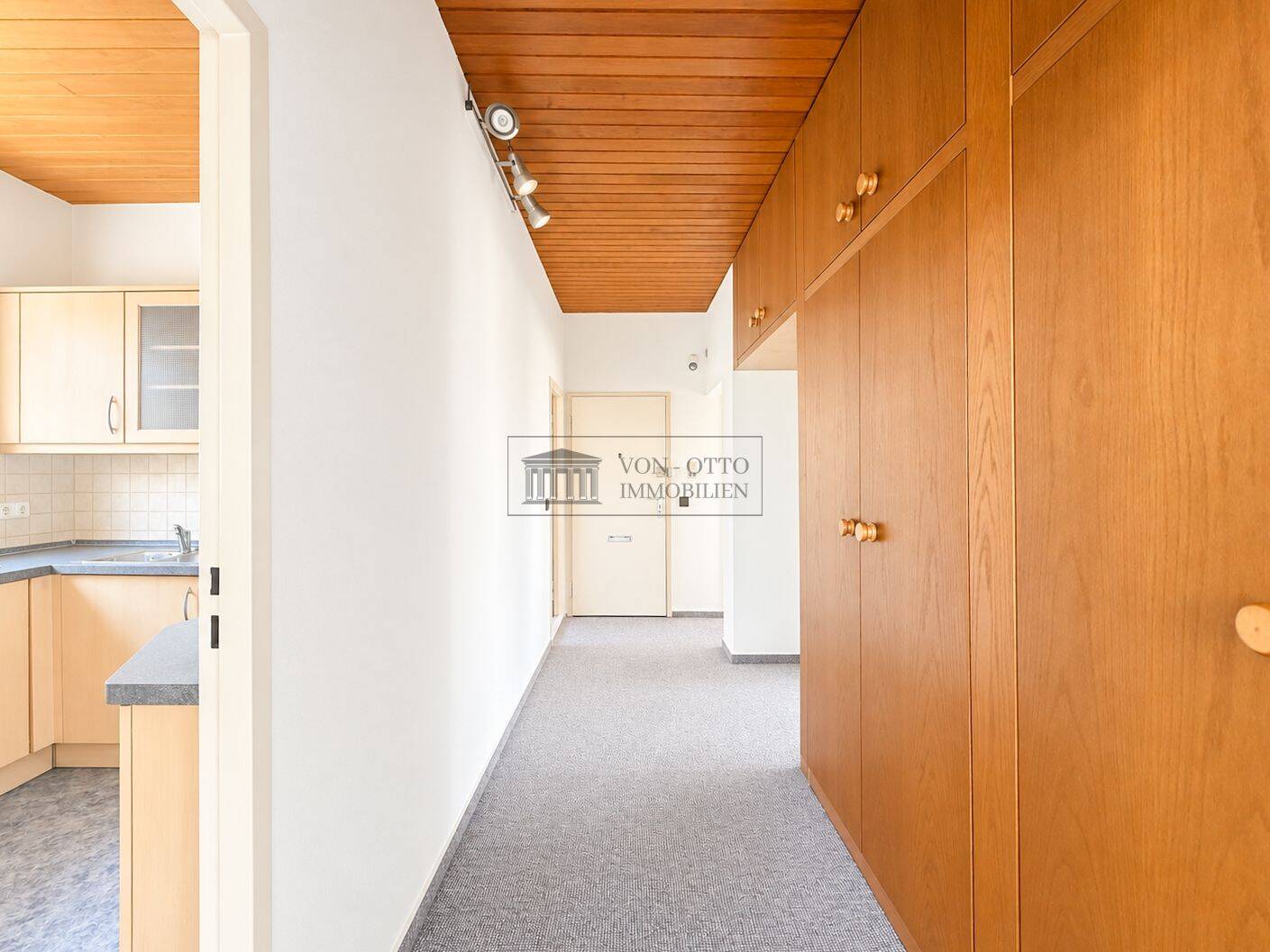 Renovierte, großzügige 3-Zimmer-Wohnung mit Südloggia in grüner Wohnanlage, 12349 Berlin (Neukölln)