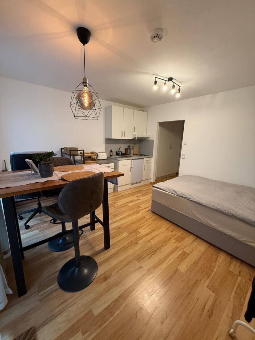1-Zimmer Apartment zur Miete, 86199 Augsburg (Bergheim Göggingen Haunstetten Inningen)