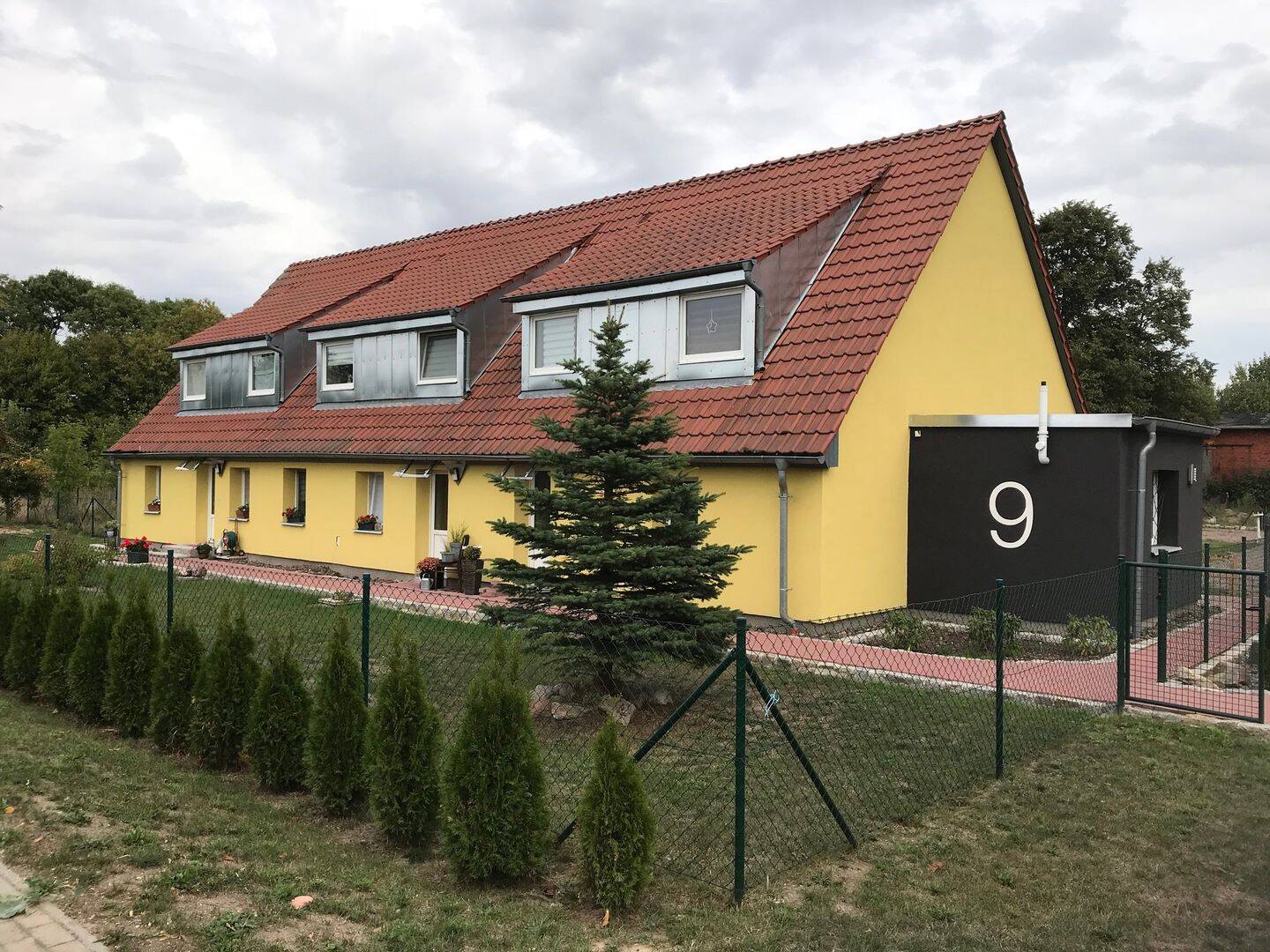 Reihenhausanlage mit 3 WE, mit großem Grundstück und besonderer Scheune in Pritzwalk, 16928 Pritzwalk