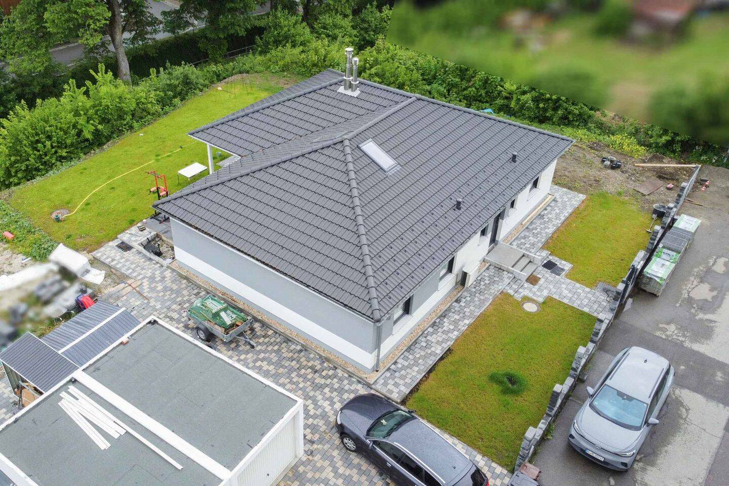 Zentral Wohnen auf einer Ebene: Gepflegter Bungalow mit Garten, Terrasse und Doppelgarage, 72461 Albstadt