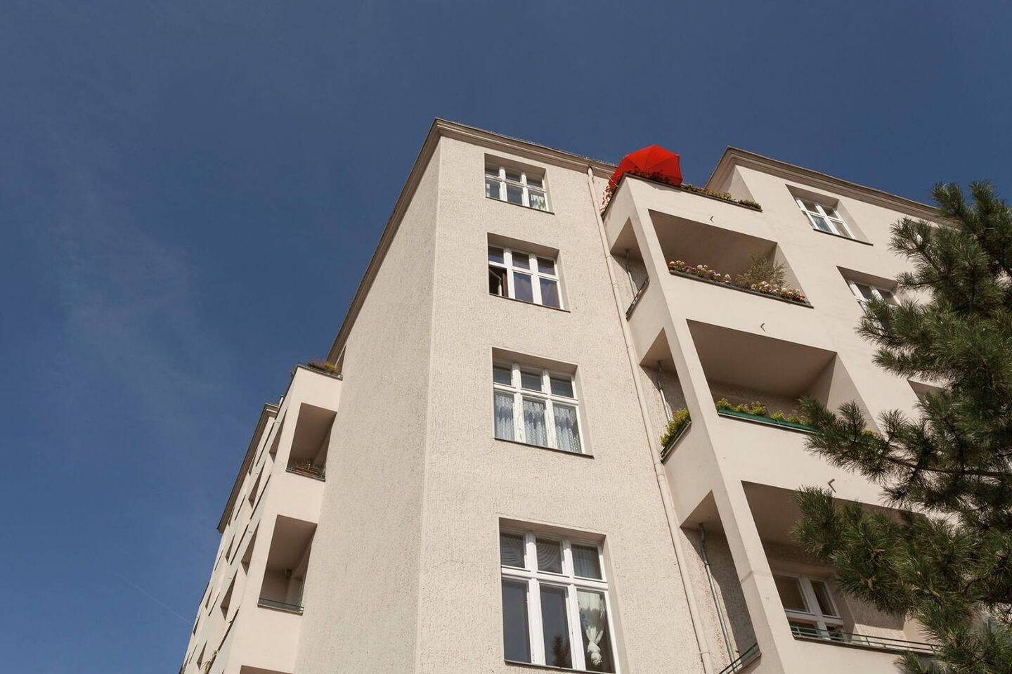 2-Zimmer-Wohnung mit Balkon, Dielenfußboden und Tageslichtbad, 13359 Berlin (Mitte)