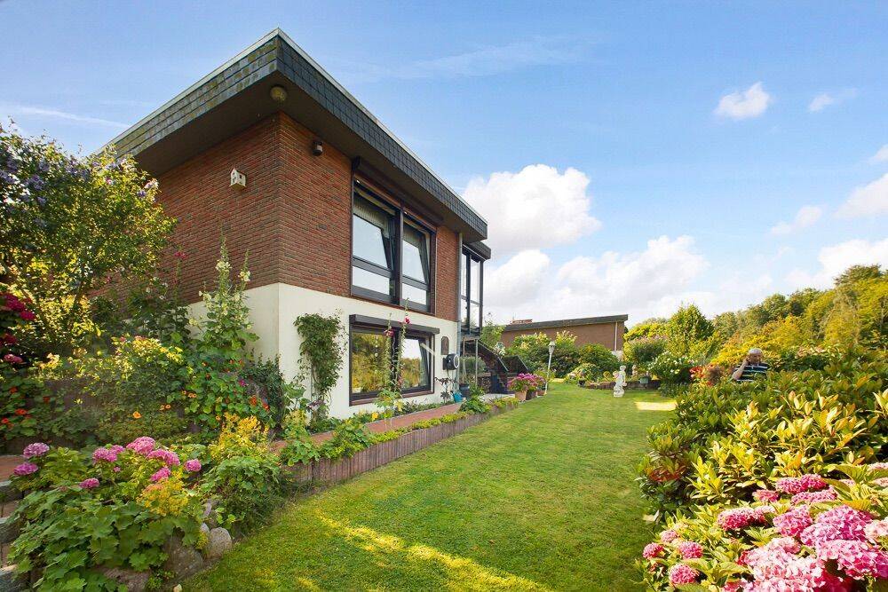 Wunderschönes Einfamilienhaus mit weitem Grünblick, Goldfischteich und Einliegerwohnung, 24376 Kappeln