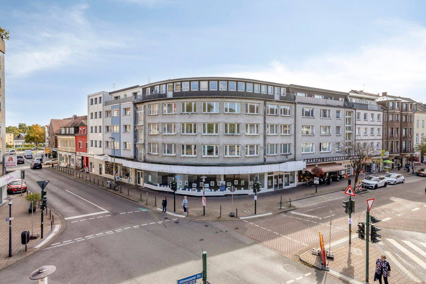 Multifunktionale Gewerbefläche mit ca. 400 m² in absoluter Toplage
Ladenlokal · Verkaufsfläche · Showroom · Praxis · Büro · Dienstleistung · Lager, 45329 Essen (Altenessen-Nord Karnap Vogelheim)