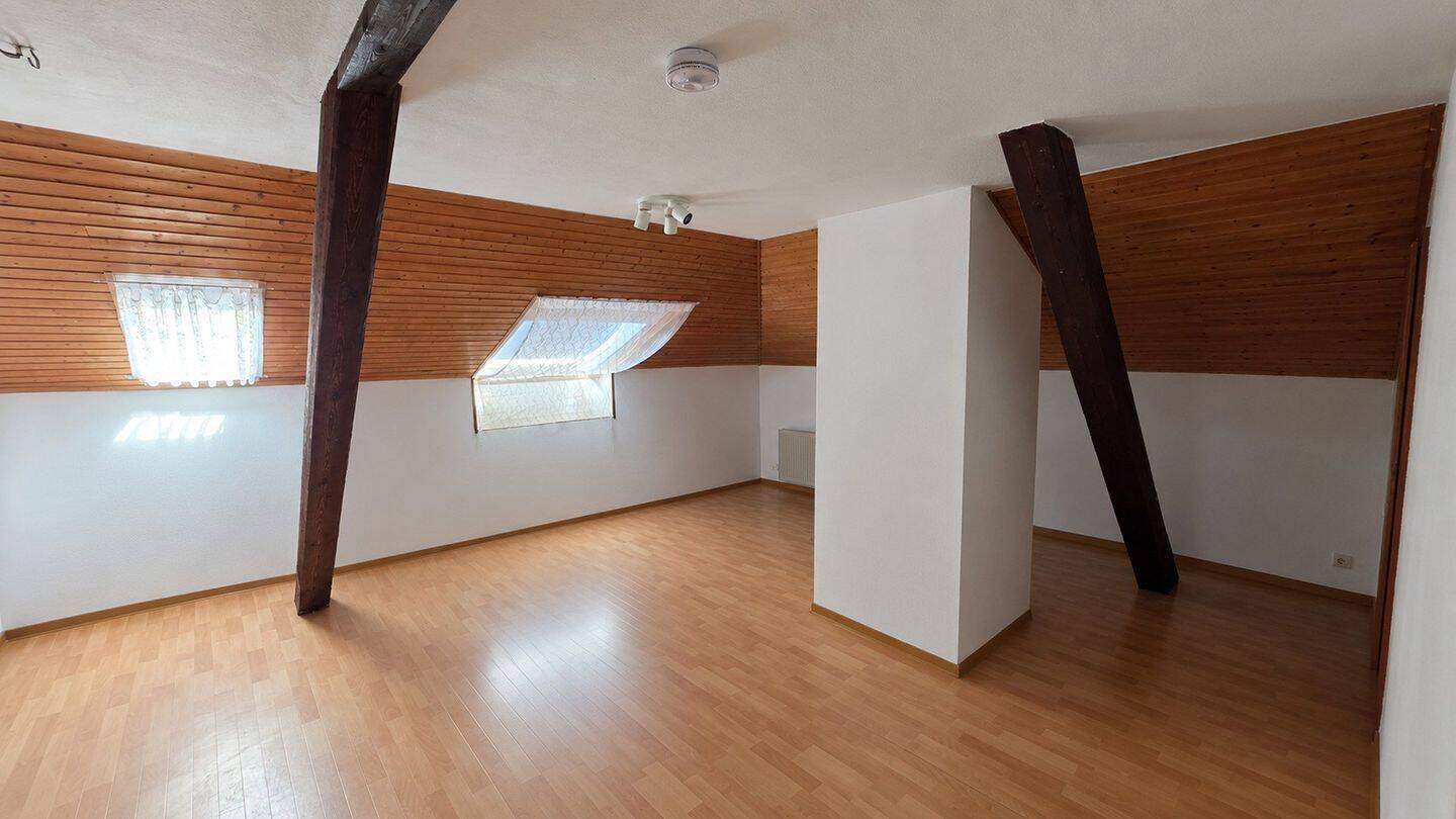 Zentrales 1-Zimmer-Dachgeschoss-Apartment mit Einbauküche nahe Uniklinik & Uni, 35394 Gießen