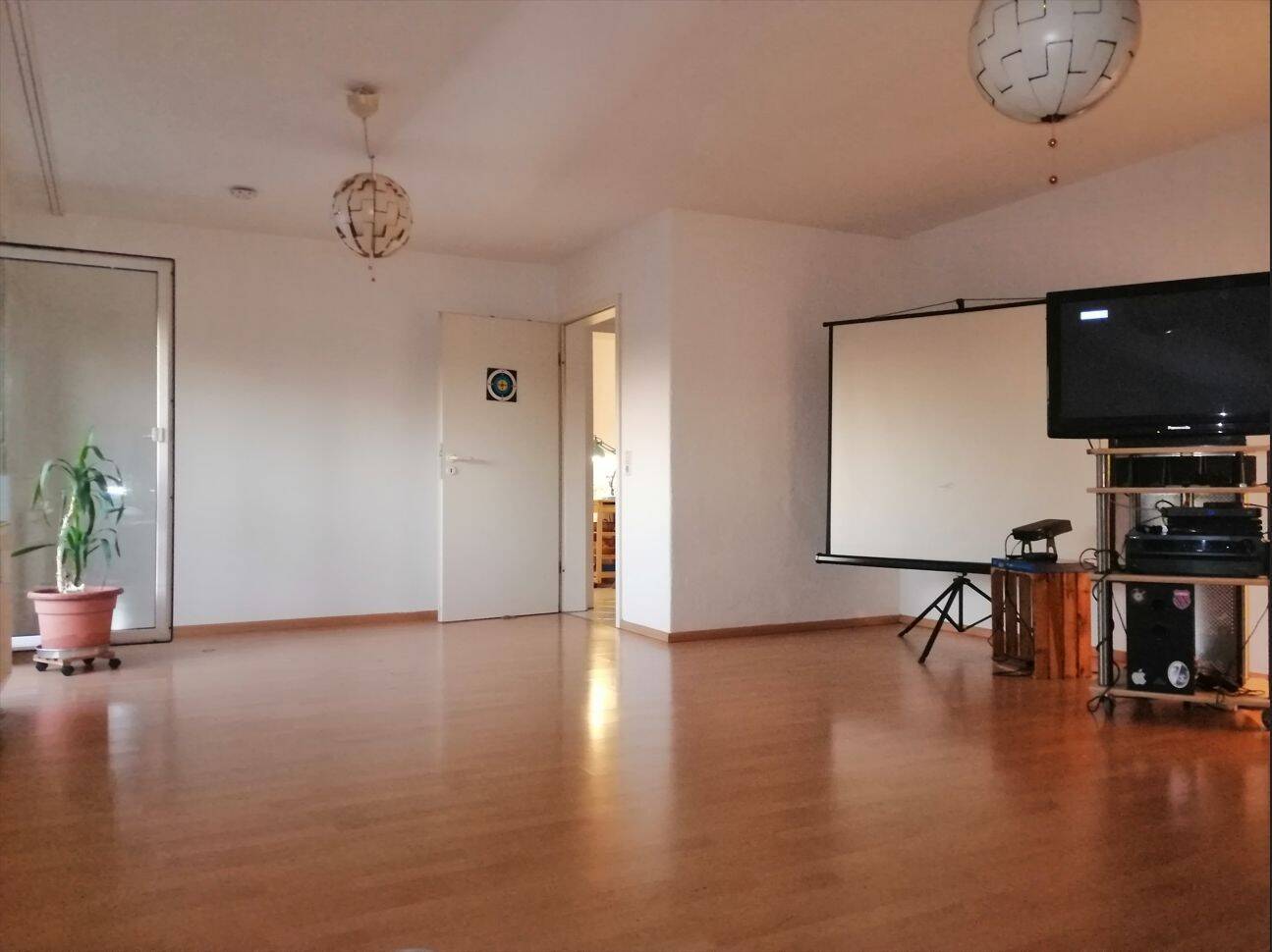WG-Neugründung | 2 Zimmer mit Balkon in heller, großzügiger 4-Zimmer-DG-Wohnung mit viel Platz & Privatsphäre | Freiburg-Haid, 79114 Freiburg im Breisgau (Betzenhausen Haslach Sankt Georgen Stühlinger Weingarten)