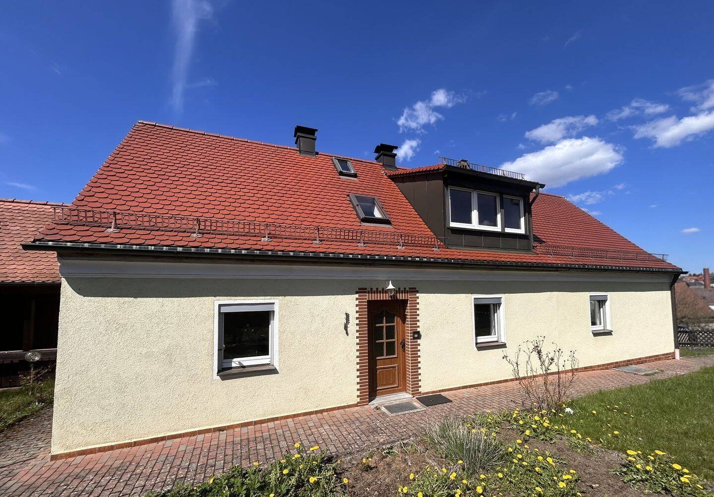 PROVISIONSFREI: Charaktervoll Wohnen mit viel Potenzial inkl. großem Garten, Garage & Nebengebäuden, 92681 Erbendorf