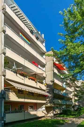 Familienfreundliche 3-Zi.-Wohnung mit Balkon (WBS)!, 1169 Dresden