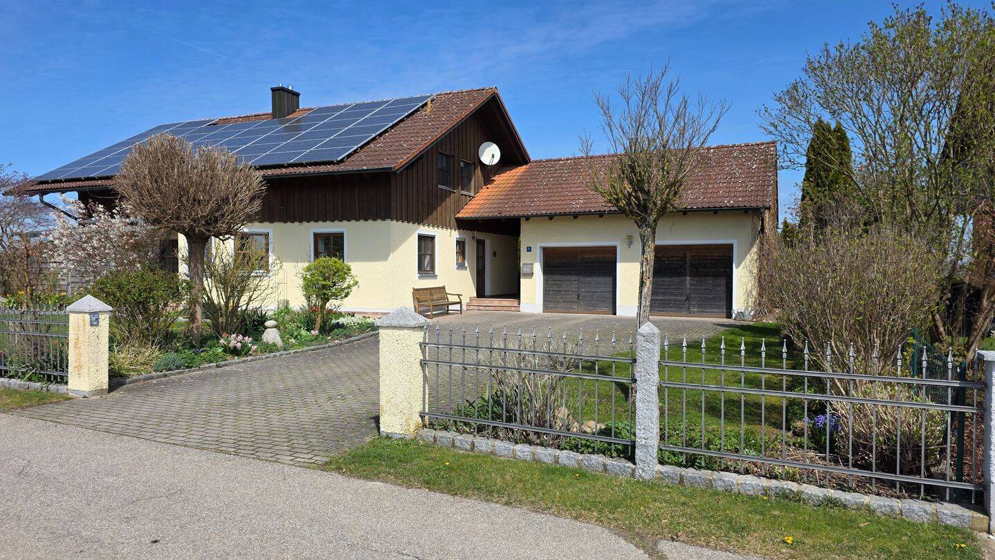 Geborgenheit für die ganze Familie – helles, gepflegtes Einfamilienhaus mit Garten, 94072 Bad Füssing