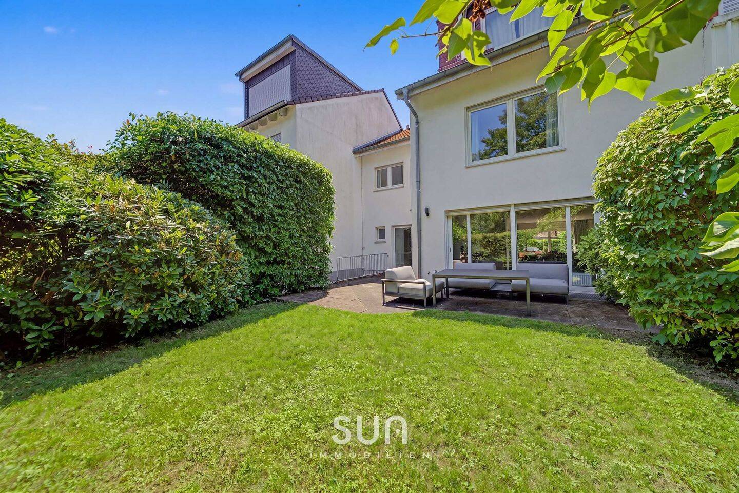 204 M² FAMILIENGLÜCK IN KRONBERGS ABSOLUTER TOPLAGE – inkl. Garten, Kamin & separater Au-Pair-Suite, 61476 Kronberg im Taunus