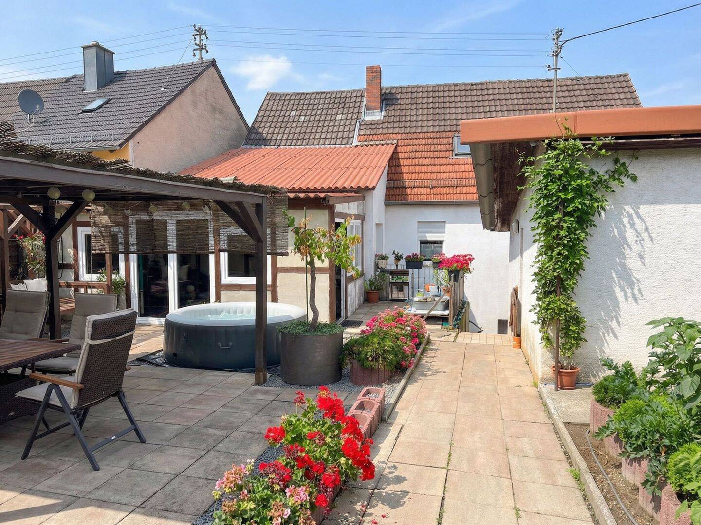 Familienidylle in ruhiger Lage: Einfamilienhaus mit Einliegerwohnung, 74909 Meckesheim
