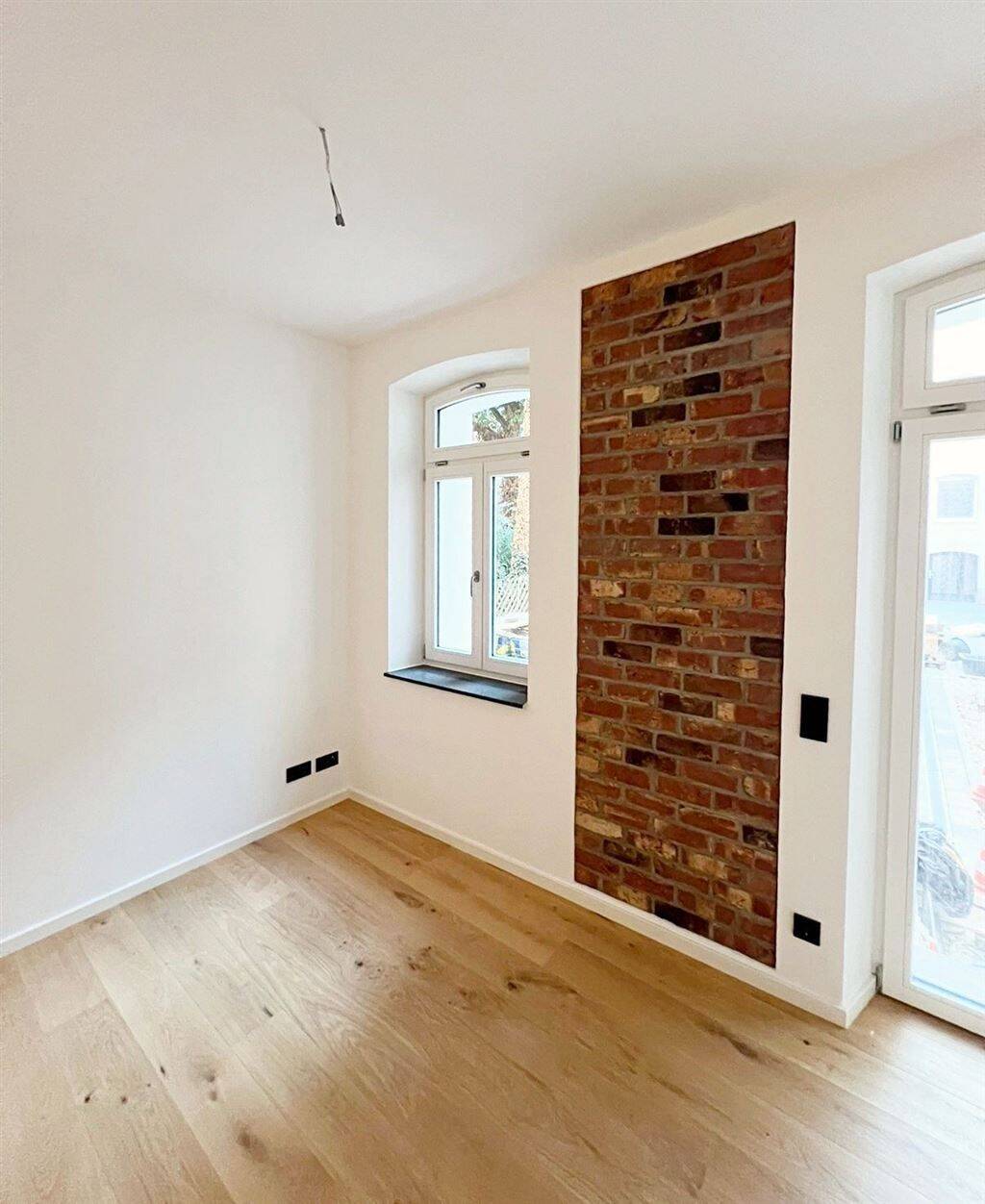 Kernsanierung! Hochwertige 2,5-Zi.-Wohnung mit Terrasse und EBK in absolut ruhiger Lage!, 90459 Nürnberg