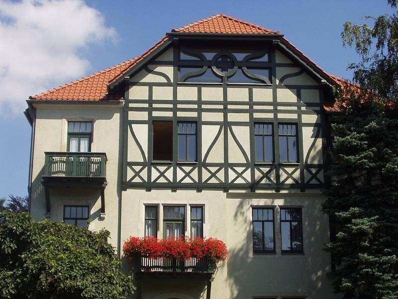 Ab sofort zu haben: Gemütliche Singlewohnung mit Essküche, Schlafecke, Laminatboden & Bad mit Dusche, 1445 Radebeul