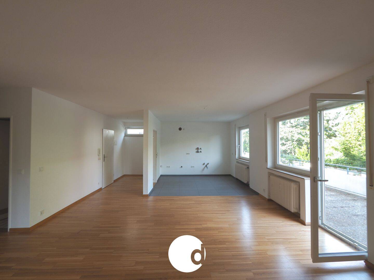 Wohnetage mit zwei Balkonen und Garage in beliebter Lage, 70192 Stuttgart (Feuerbach Nord)