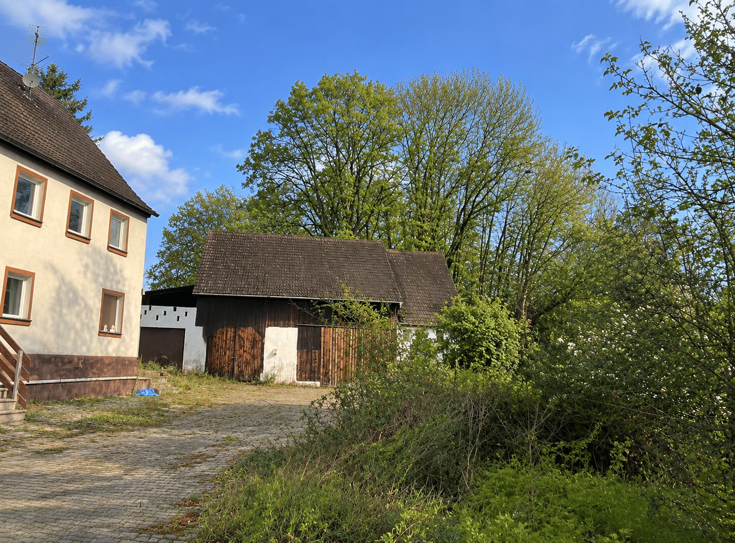 Entkerntes Sanierungsobjekt mit Scheune auf idyllisch gelegenes Grundstück am Weiher, östlich von Erlangen OT von Neunkirchen a.Br.!, 91077 Neunkirchen a. Brand