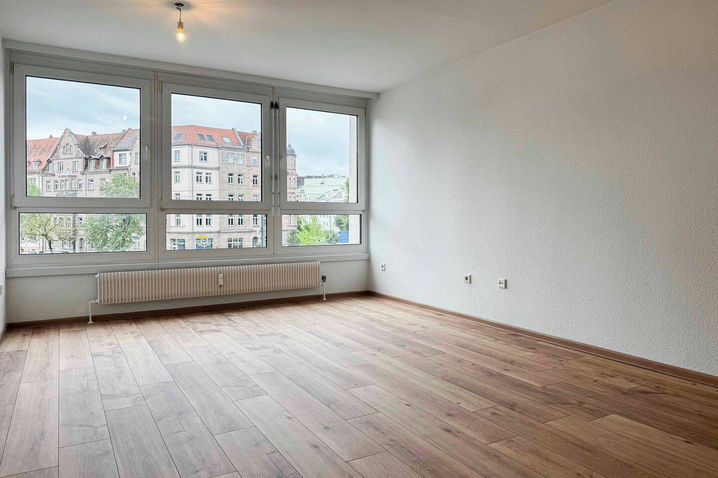 Frisch renoviertes 1-Zimmer-Apartment mit Einbauküche – Tiefgaragenstellplatz optional, 90478 Nürnberg (Dutzendteich Gleißhammer Glockenhof Sankt Peter Zerzabelshof)
